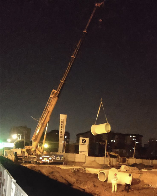 南靖县“弯臂矫正”—— 吊车的 “形变补偿” 技术